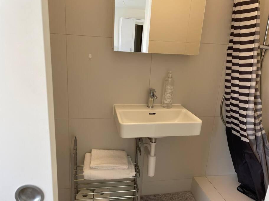 Apartamento Studio Proche De La Gare ! Lausana Exterior foto